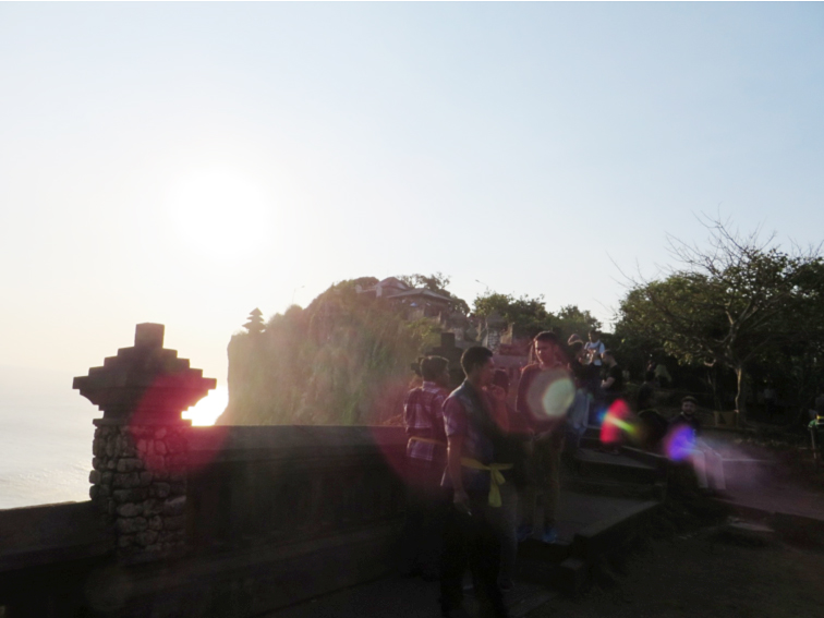 Zonsondergang bij het tempelcomplex Uluwatu