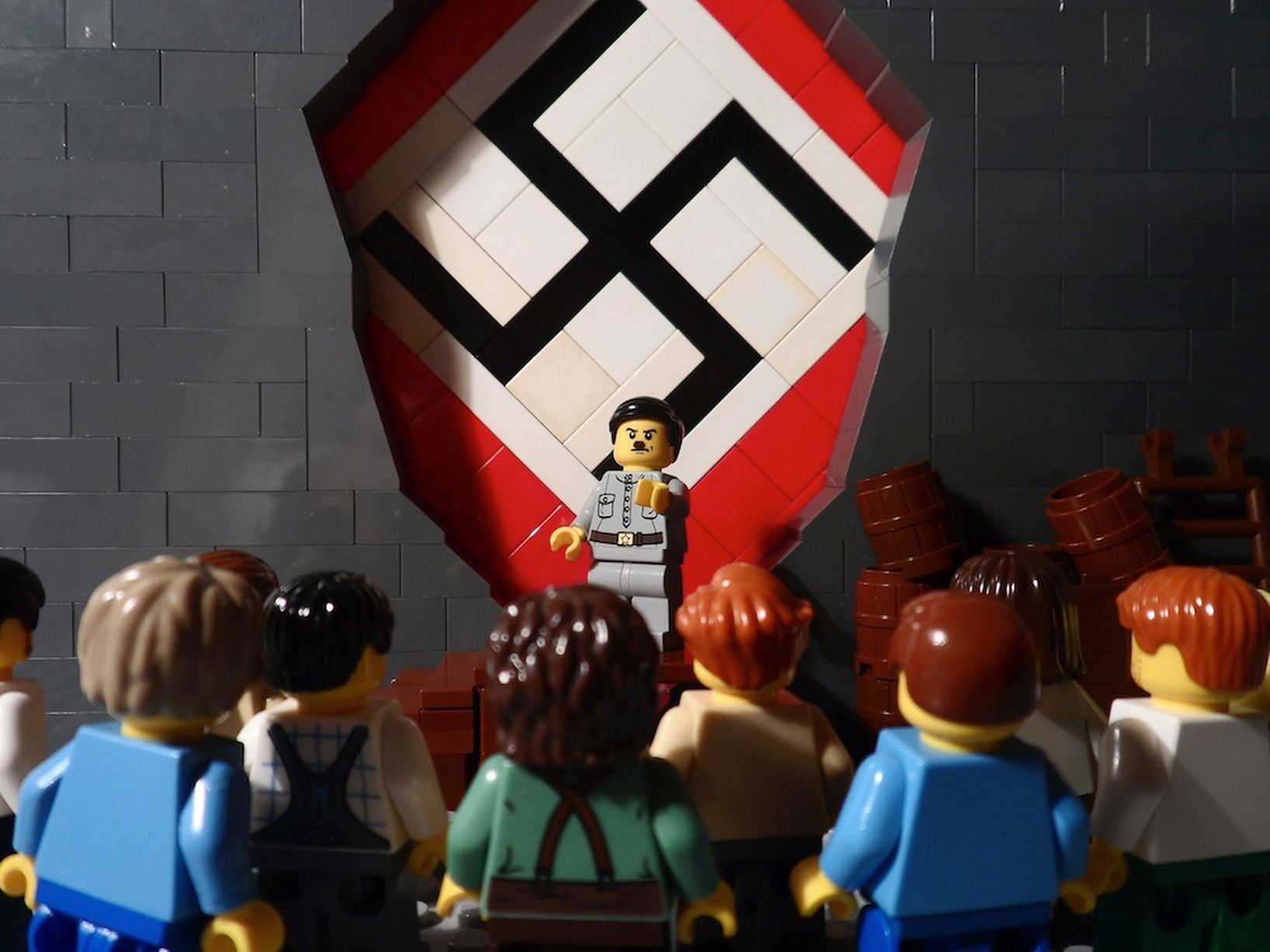De serie begint in 1933, als Hitler Rijkskanselier van Duitsland wordt.